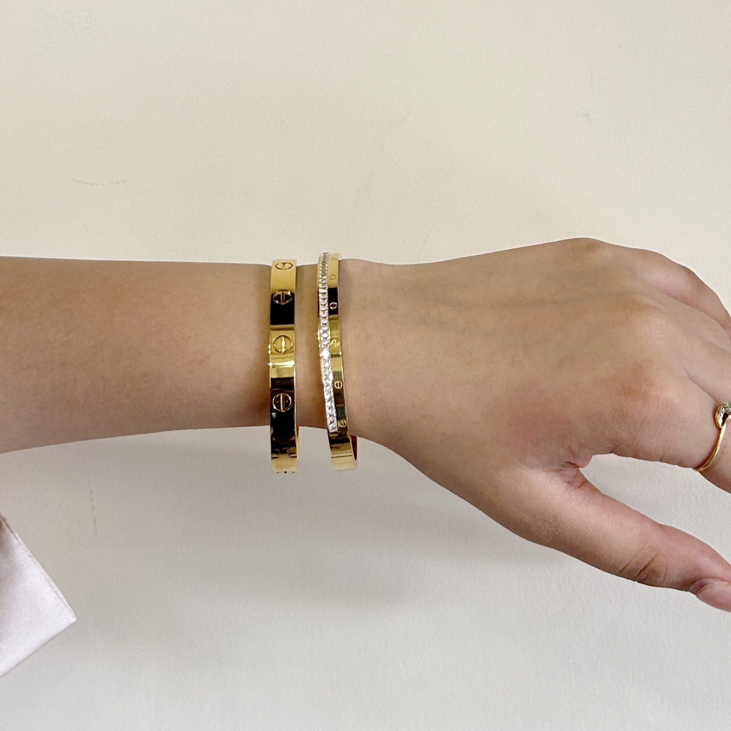 DIMOND STUDDED SCREW BRACELET 18K GOLD PLATED