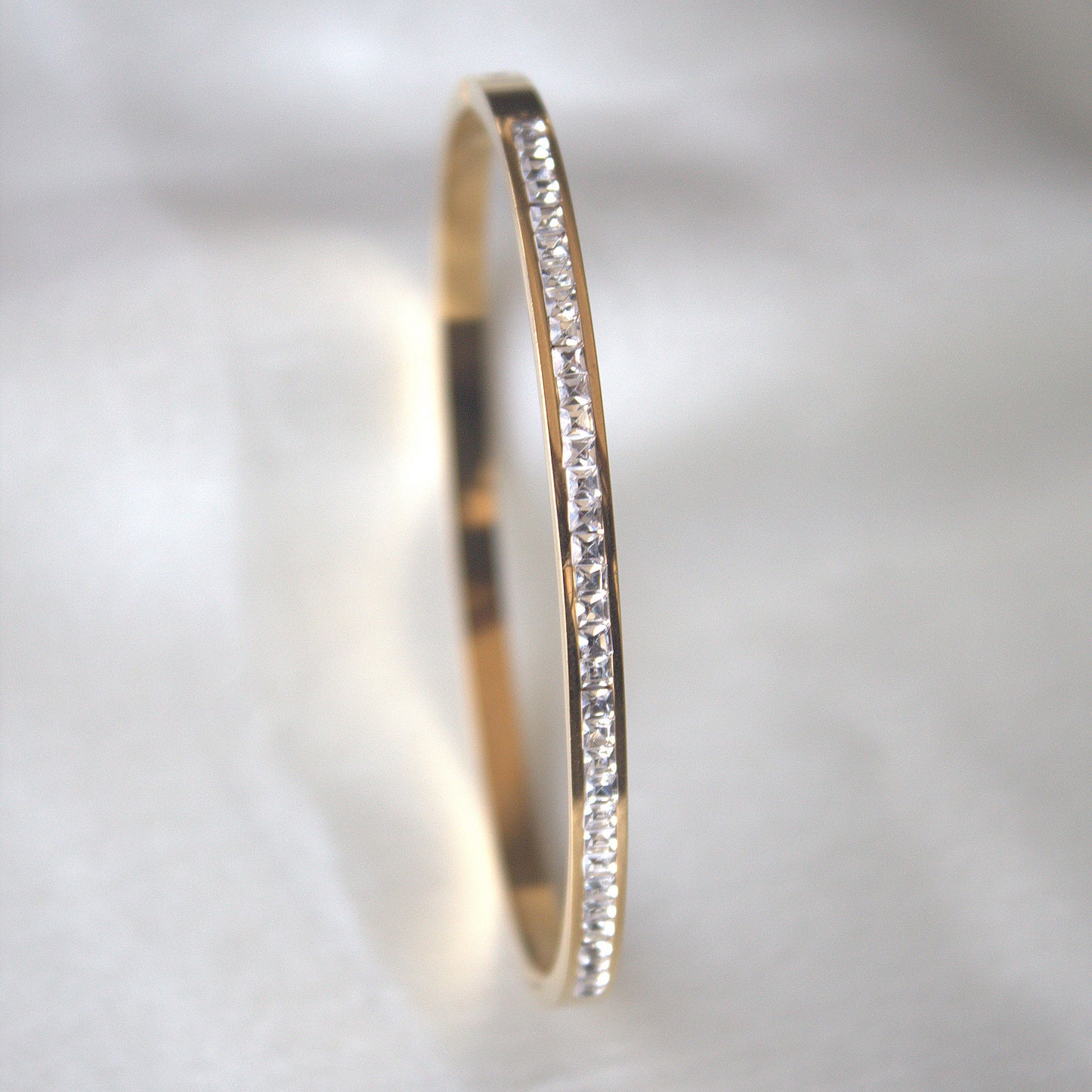 SLIM DIMOND STUDDED BRACELET 18K GOLD PLATED