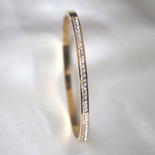 SLIM DIMOND STUDDED BRACELET 18K GOLD PLATED