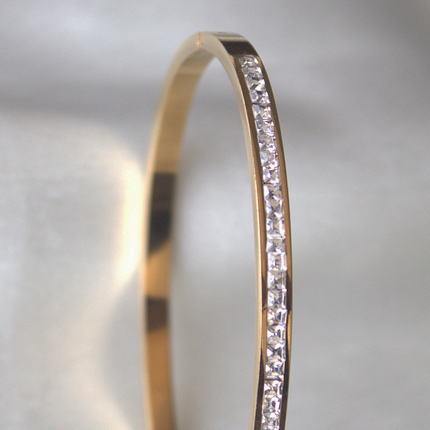 SLIM DIMOND STUDDED BRACELET 18K GOLD PLATED