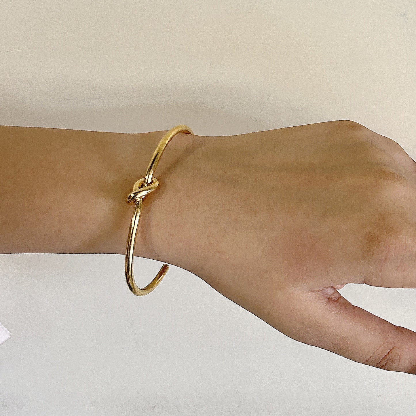 KNOT BANGLE 18K GOLD PLATED