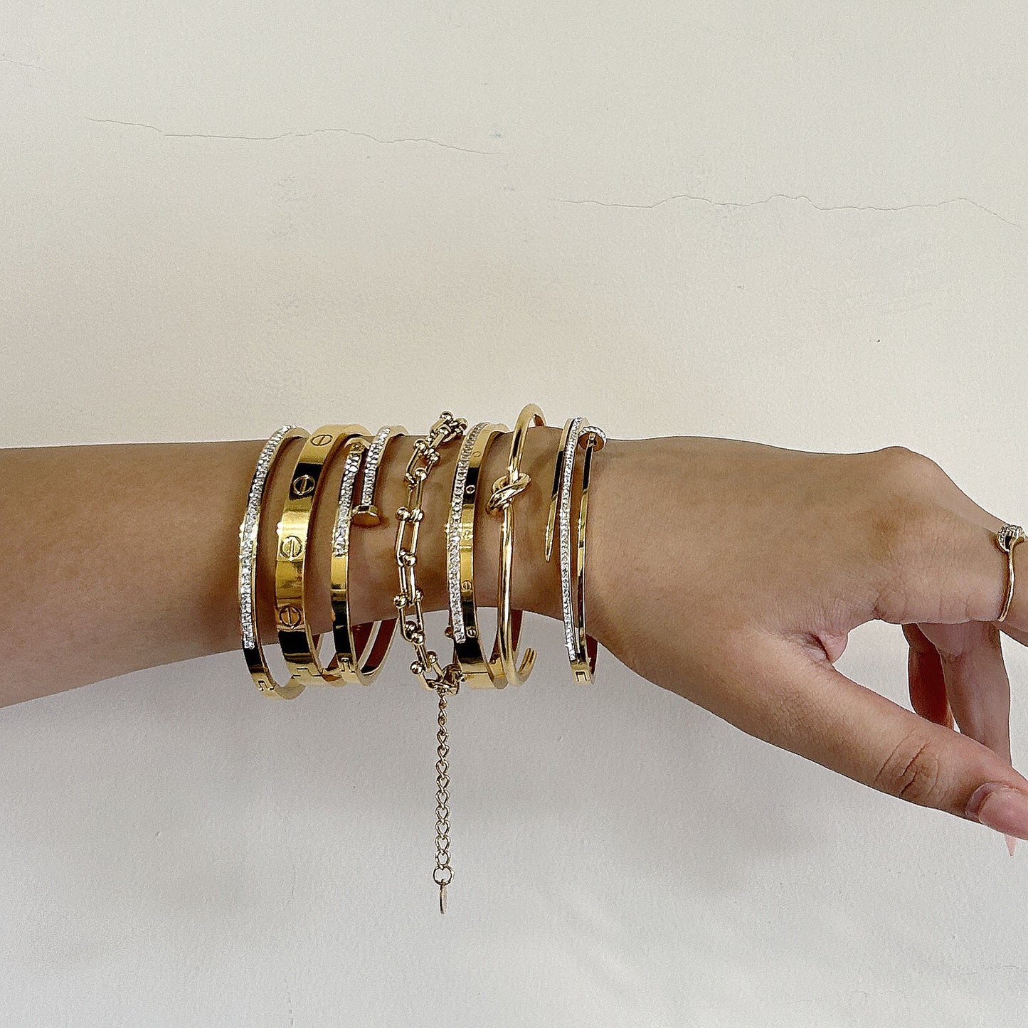 NAIL DIMOND STUDDED 18K GOLD PLATED BRACELET