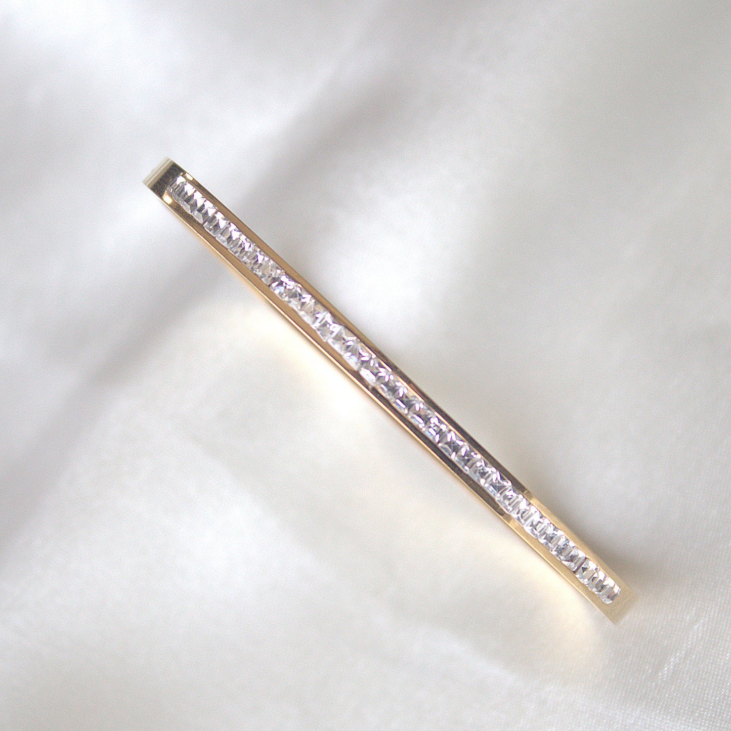 SLIM DIMOND STUDDED BRACELET 18K GOLD PLATED