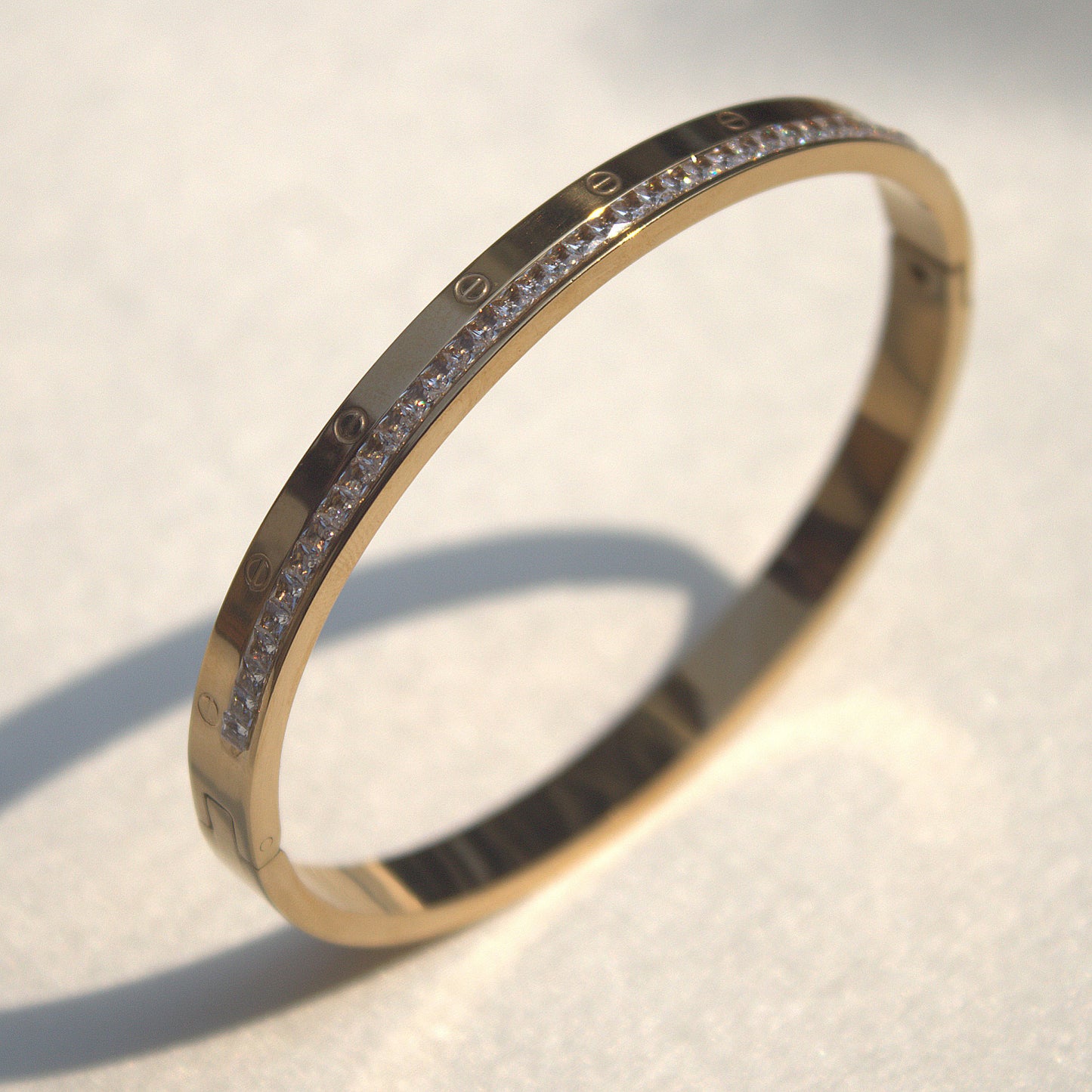 DIMOND STUDDED SCREW BRACELET 18K GOLD PLATED